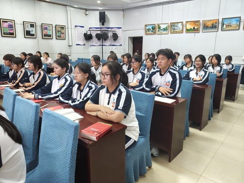 学生2.jpg