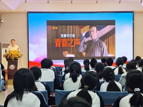 书记讲团课1.jpg