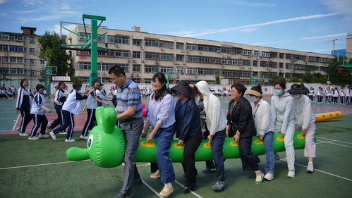疯狂毛毛虫书记.JPG